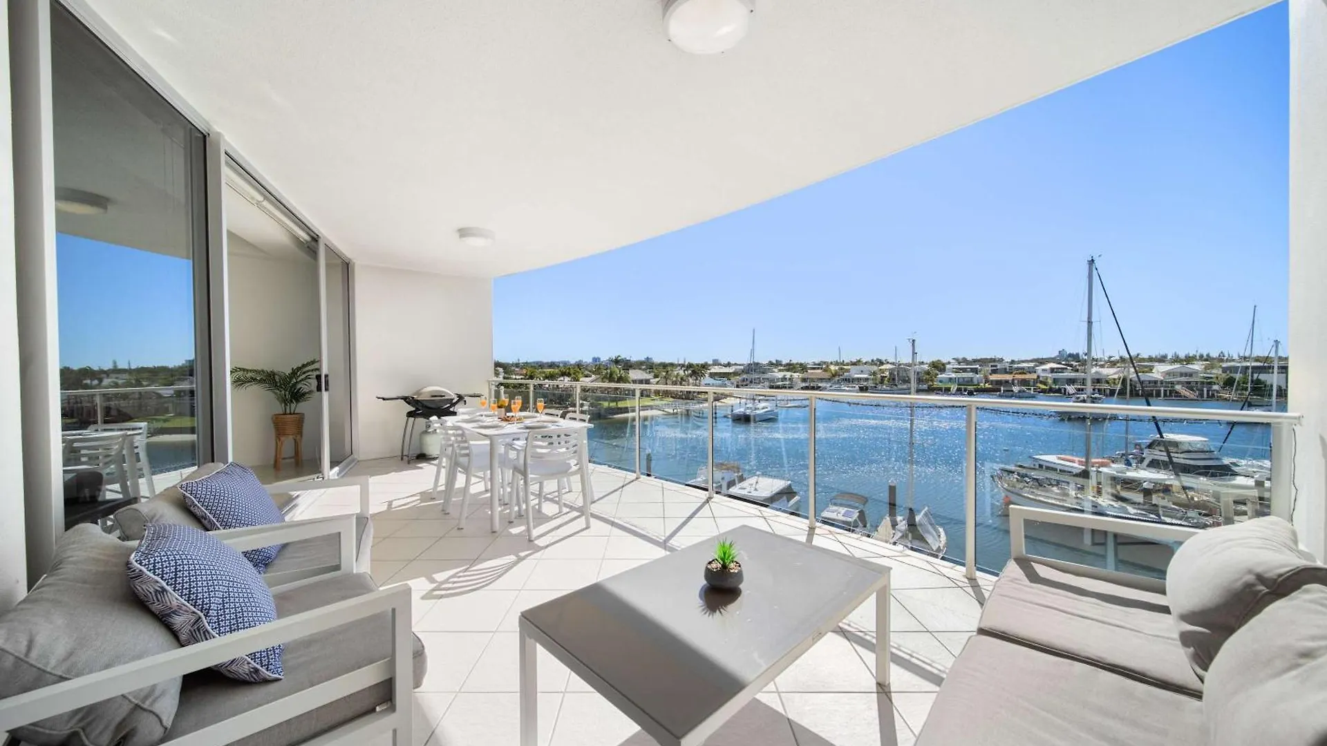 Appartamento Waterfront Elegance With Pool & Jetty Access Buddina