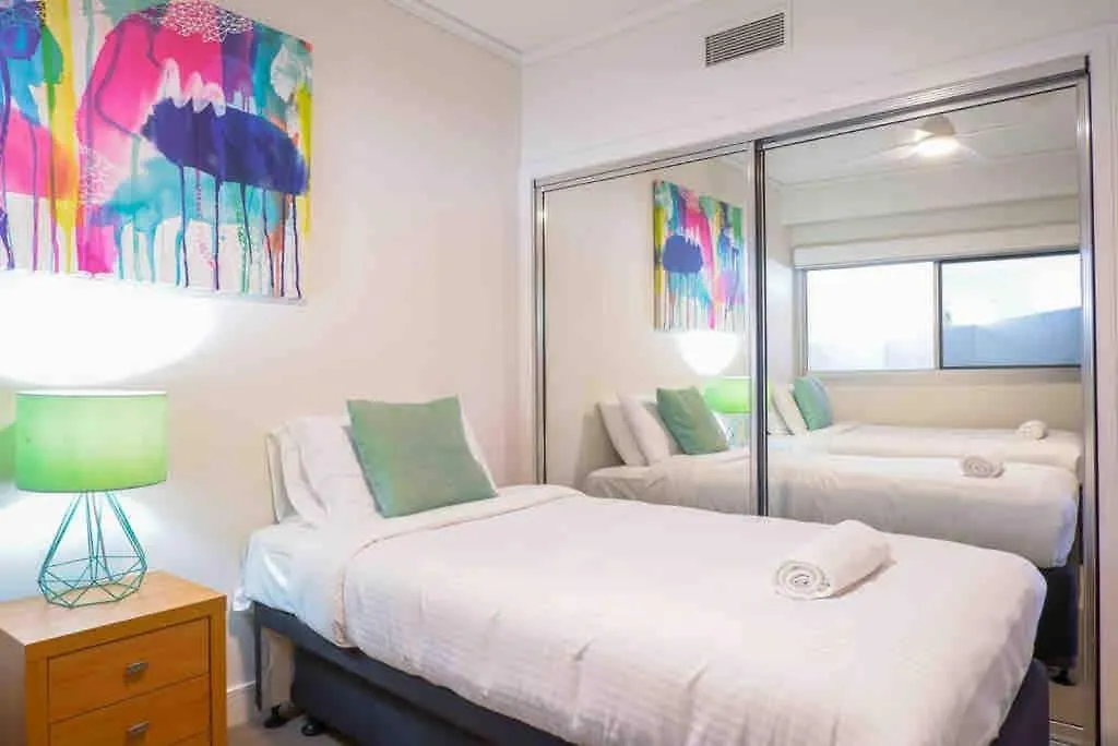 Waterfront Elegance With Pool & Jetty Access Appartement Buddina Australië