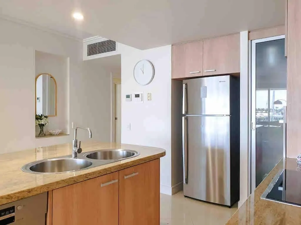 Waterfront Elegance With Pool & Jetty Access Appartement Buddina Australië