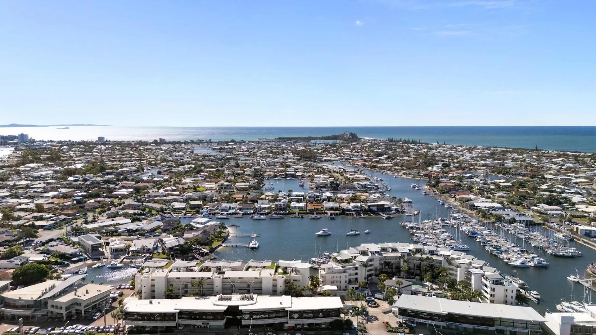 Waterfront Elegance With Pool & Jetty Access Appartement Buddina Australië