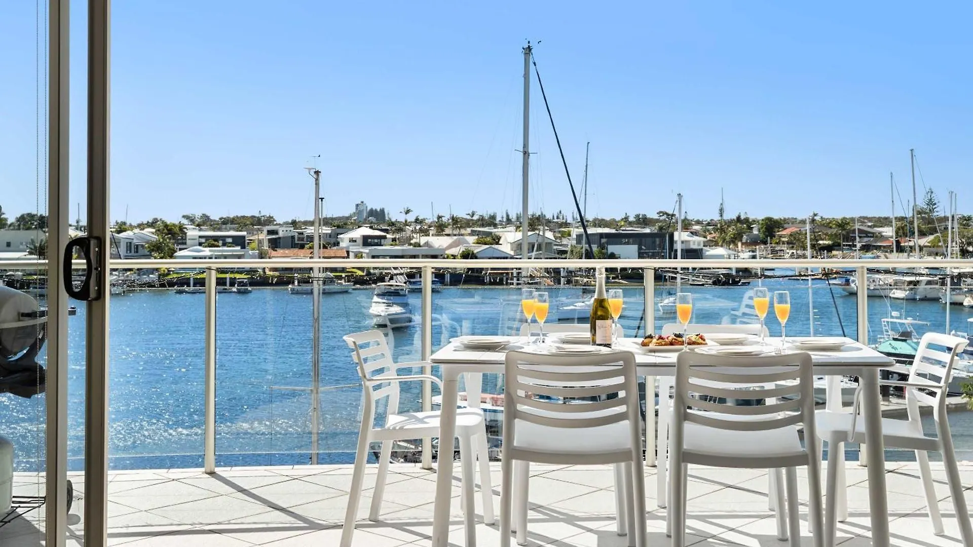 Waterfront Elegance With Pool & Jetty Access Appartement Buddina Australië